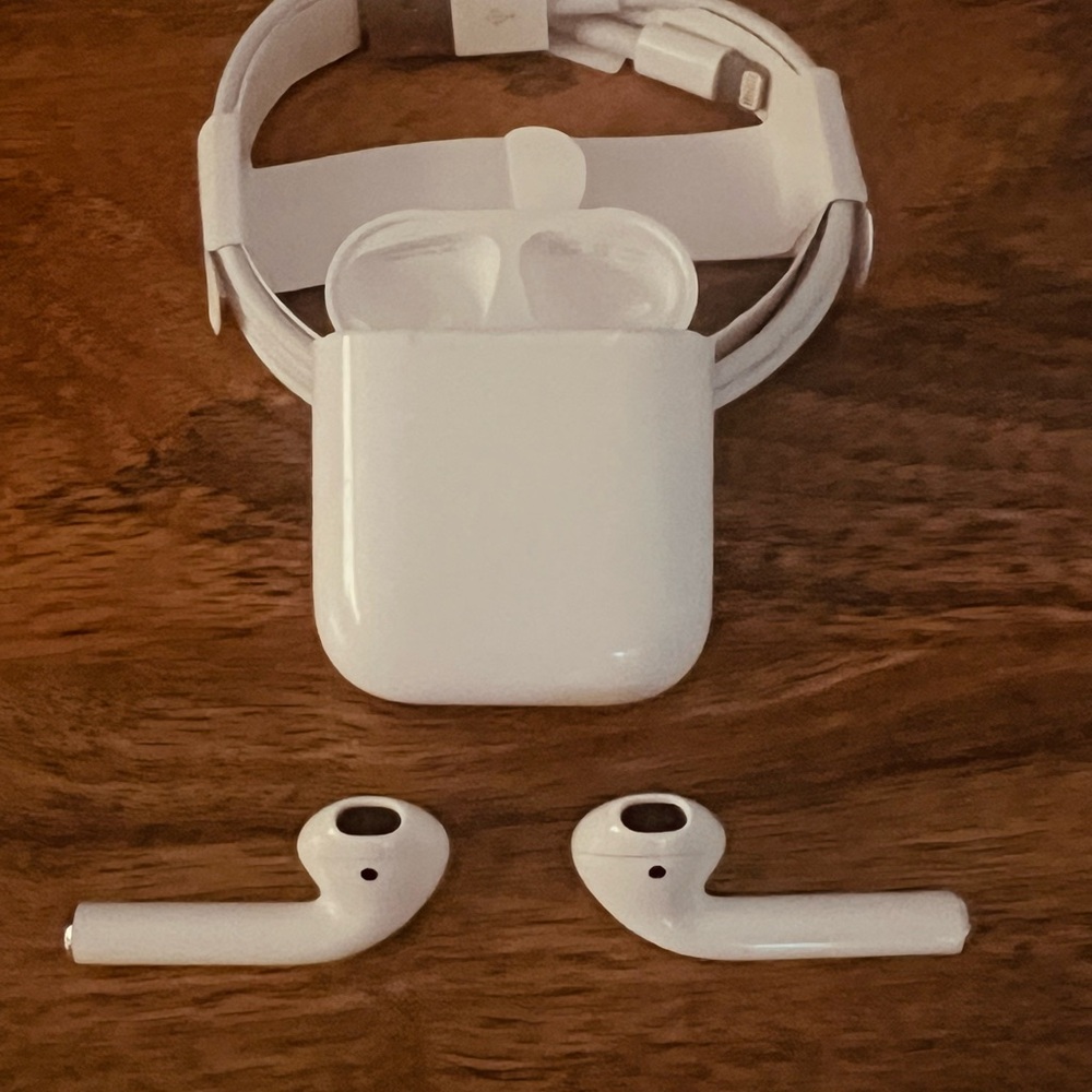 Genuine Apple White AirPods 2nd Generation AirPods with Charging Case